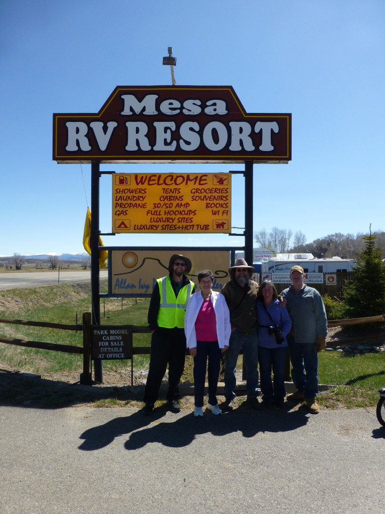 Mesa RV Resort staff (with Mike)